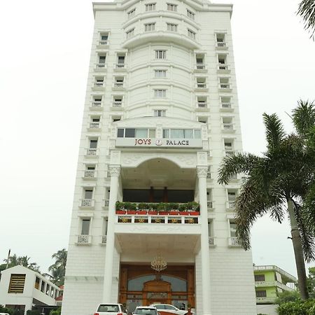 Joys Palace Hotel Thrissur Buitenkant foto