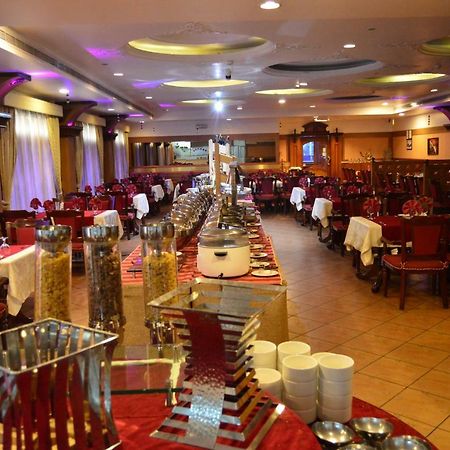 Joys Palace Hotel Thrissur Buitenkant foto