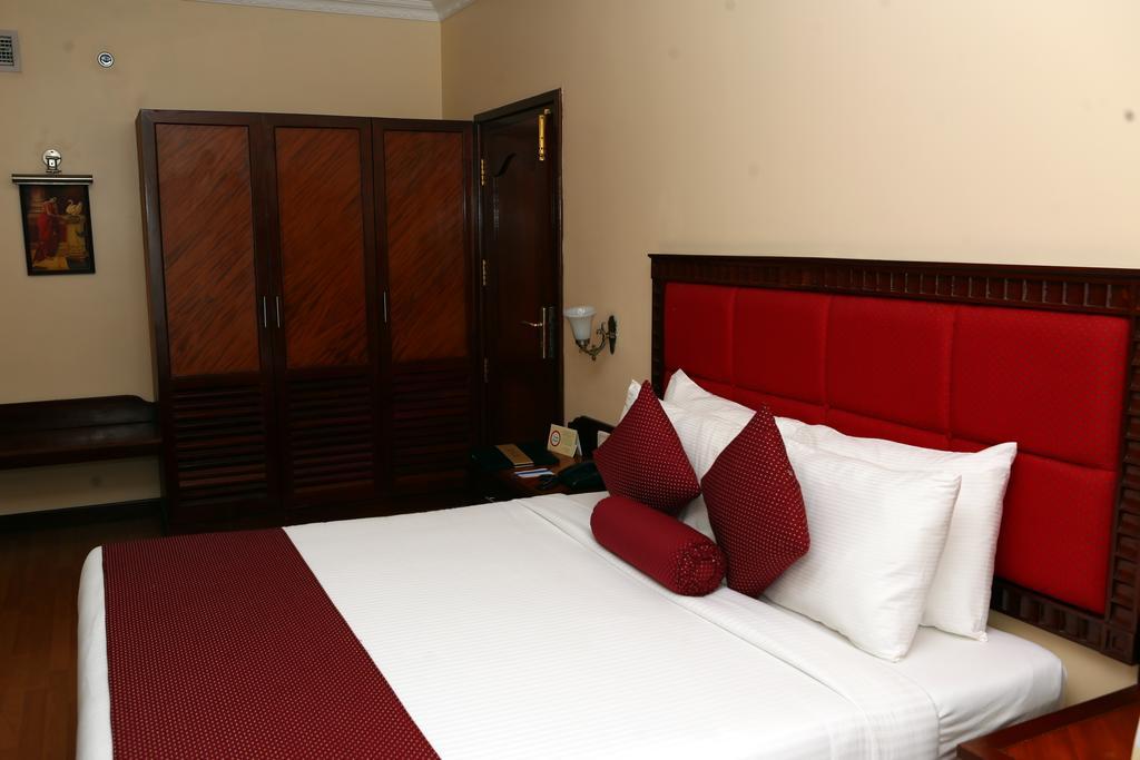 Joys Palace Hotel Thrissur Buitenkant foto