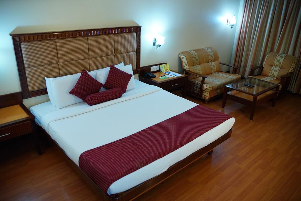 Joys Palace Hotel Thrissur Buitenkant foto