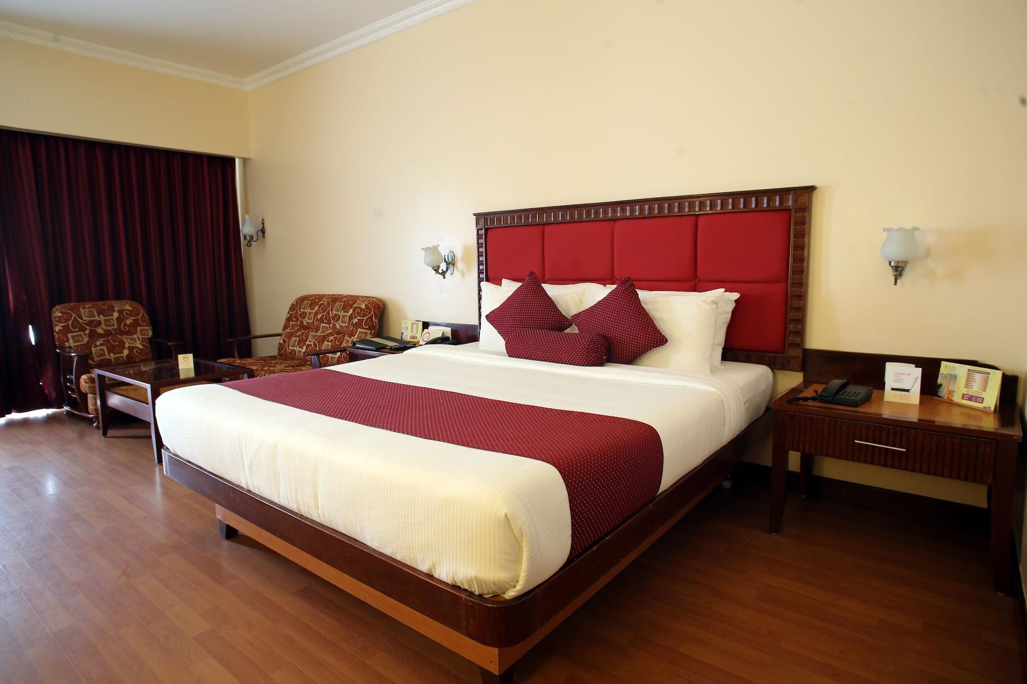Joys Palace Hotel Thrissur Buitenkant foto