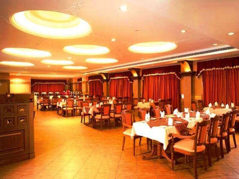 Joys Palace Hotel Thrissur Buitenkant foto
