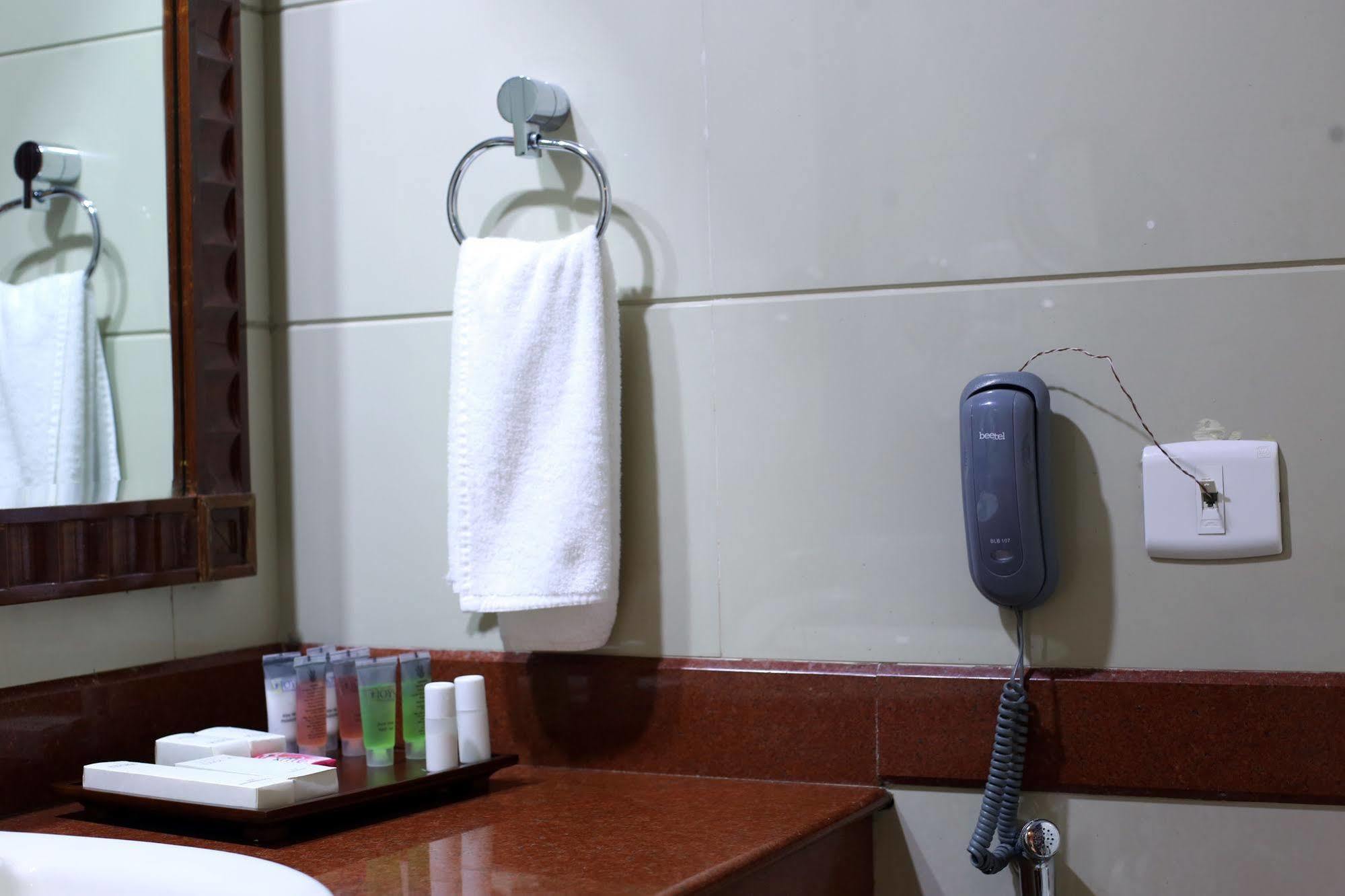 Joys Palace Hotel Thrissur Buitenkant foto