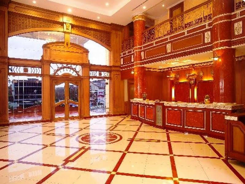 Joys Palace Hotel Thrissur Buitenkant foto