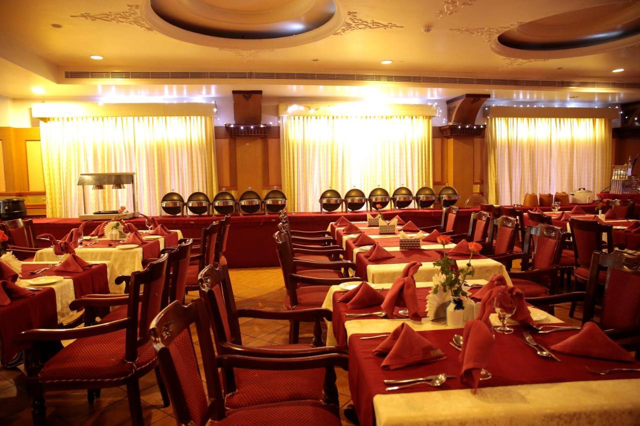 Joys Palace Hotel Thrissur Buitenkant foto