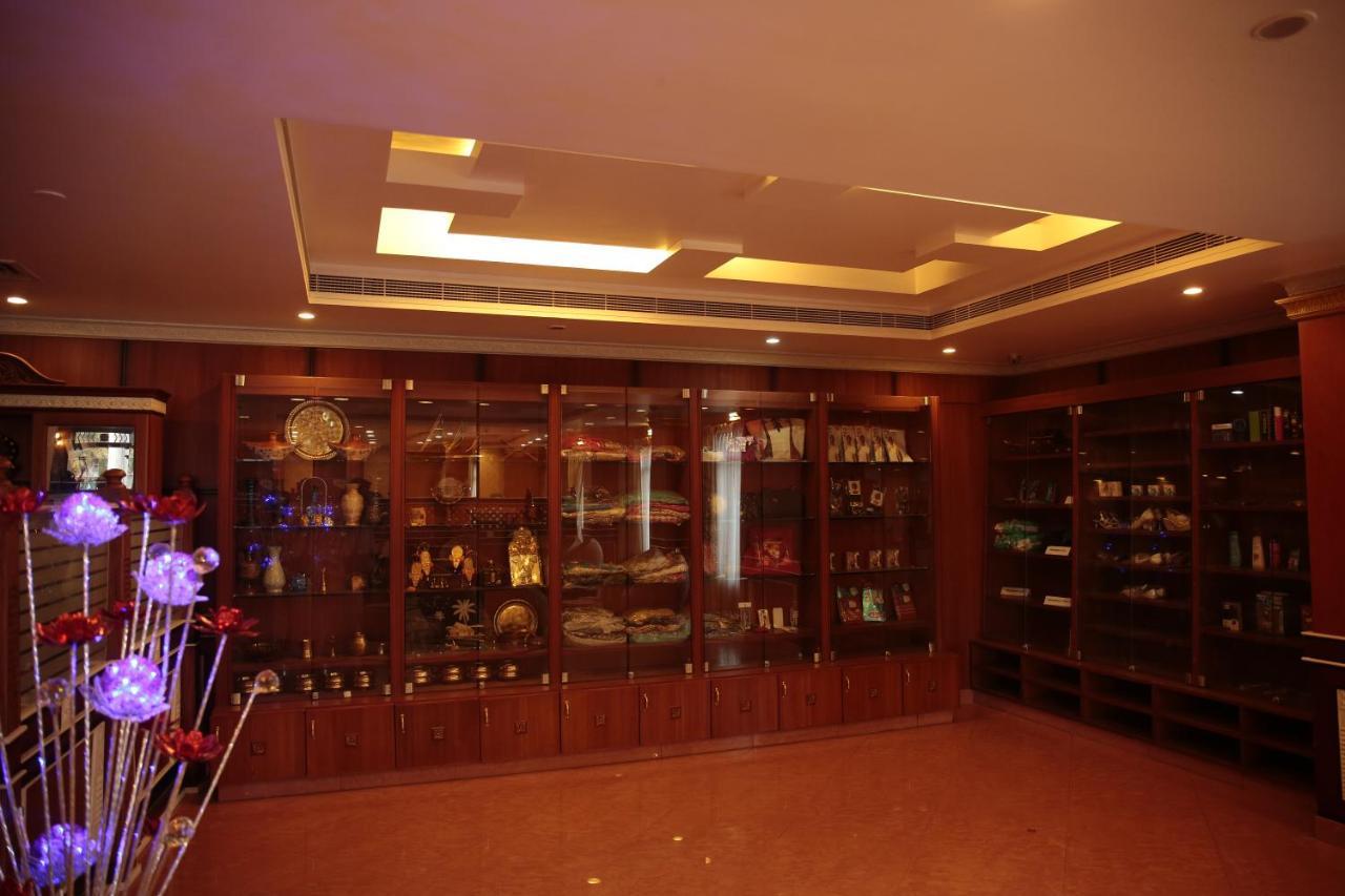 Joys Palace Hotel Thrissur Buitenkant foto