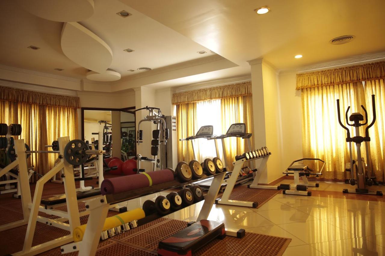 Joys Palace Hotel Thrissur Buitenkant foto
