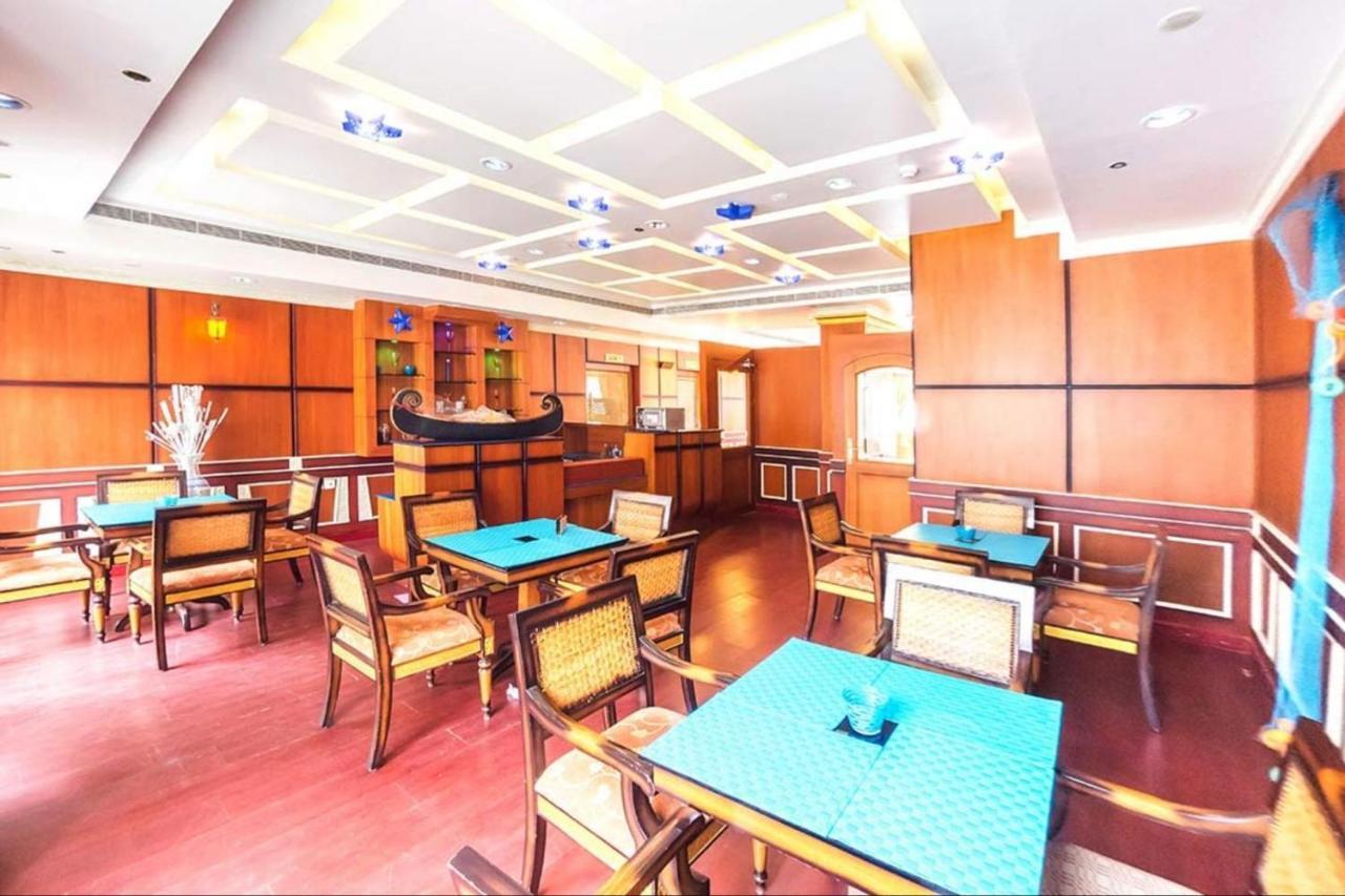 Joys Palace Hotel Thrissur Buitenkant foto