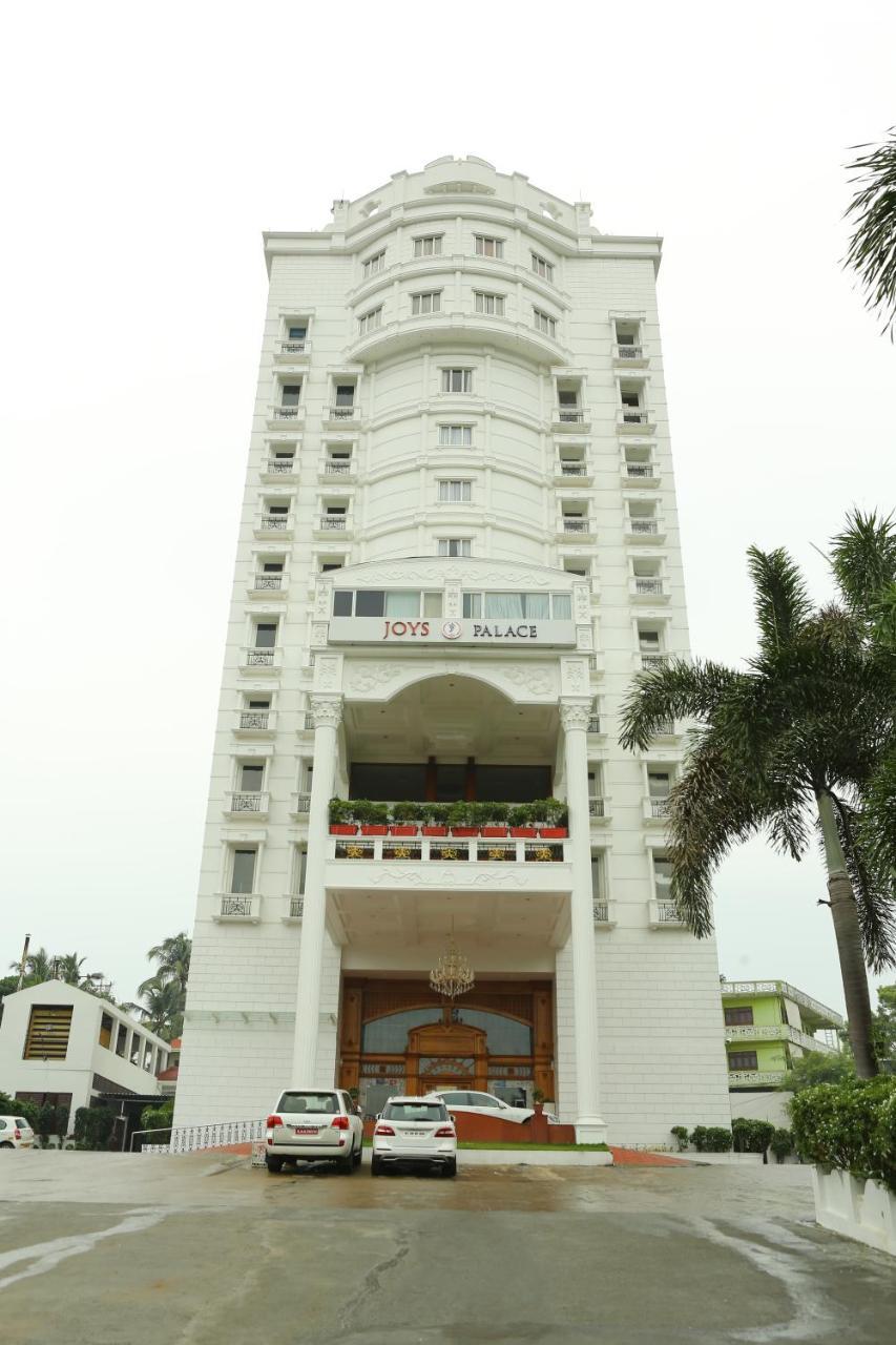 Joys Palace Hotel Thrissur Buitenkant foto