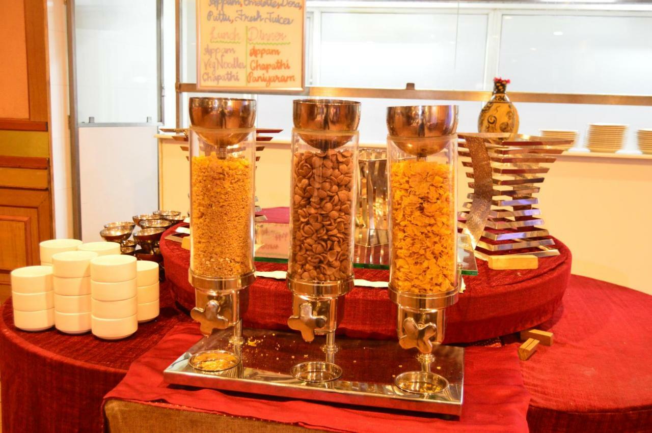 Joys Palace Hotel Thrissur Buitenkant foto